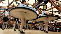 Awal mulanya Oktoberfest adalah perayaan yang dimulai pada tahun 1810. Pertama kali diadakan untuk menghormati pernikahan Putra Mahkota Bavaria Ludwig. Dan sejak saat itu perayaan terus diulang hingga kini. Johannes Simon/Getty Images.