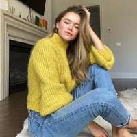 Valeria Lipovetsky adalah wanita 30 tahun yang sudah memiliki tiga anak. Wanita yang tinggal di Kanada itu memiliki wajah yang imut, dan kondisi kulit yang sehat. Foto: Instagram