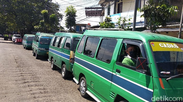 Sejumlah angkot di Kota Bandung