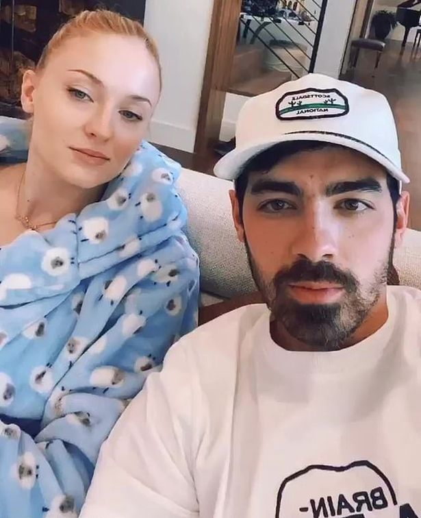 Joe Jonas dan Sophie Turner donasikan makanan