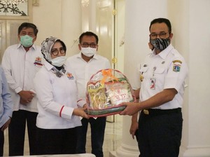 Kadin DKI Sumbang Ribuan APD hingga Sembako Lewat Pemprov
