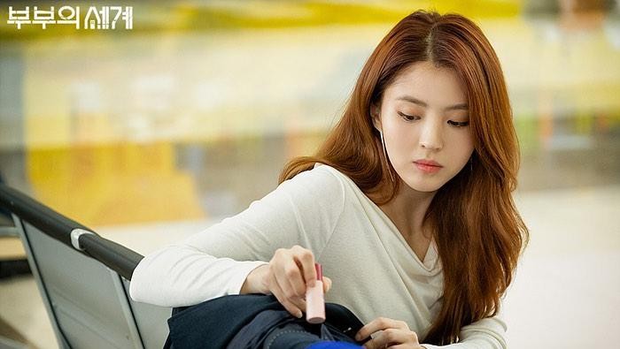 Lip balm cherry yang dipakai Han So Hee di The World of The Married