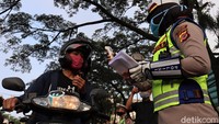 Seperti diketahui Kota Bandung mulai menerapkan PSBB guna memutus rantai penyebaran virus Corona hari ini, Rabu (22/4/2020). Penerapan PSBB tersebut diketahui akan berlangsung hingga beberapa hari ke depan.