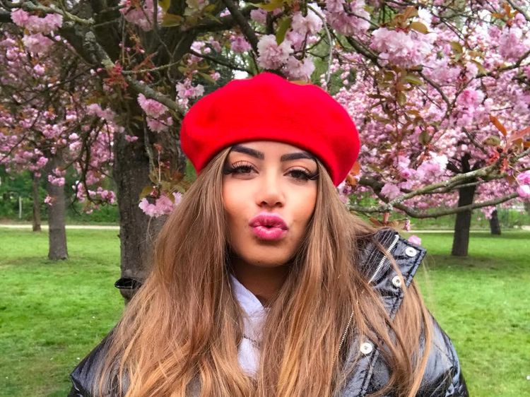 Paras Adik Perempuan Neymar, Rafaella Santos