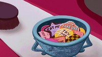 Di film kartun Alice in Wonderland sering memunculkan cookies cantik dengan berbagai bentuk dan warna. Saking seringnya muncul di film tersebut membuat penonton ikut ngiler dibuatnya. Foto: Istimewa