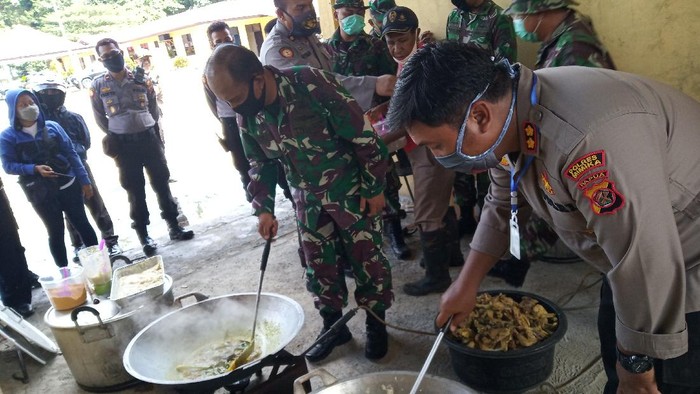 Dapur umum di Mapolres Mimika.