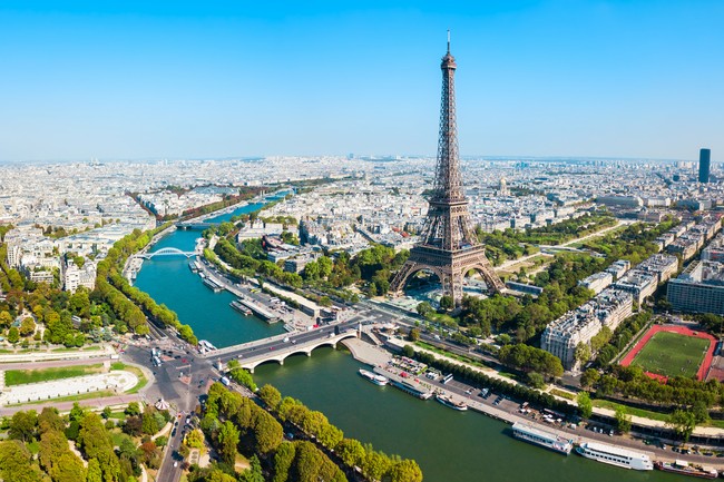 Siapa yang tidak ingin datang ke Prancis? Negara ini merupakan rumah bagi ribuan karya seni termasyhur dunia dan bangunan ikonik seperti Eiffel dan Louvre. Foto: Istock