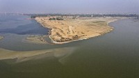 Sungai Sangam, yang menjadi pertemuan antara Sungai Gangga dan Yamuna juga lebih bersih. AP Photo/Rajesh Kumar Singh.