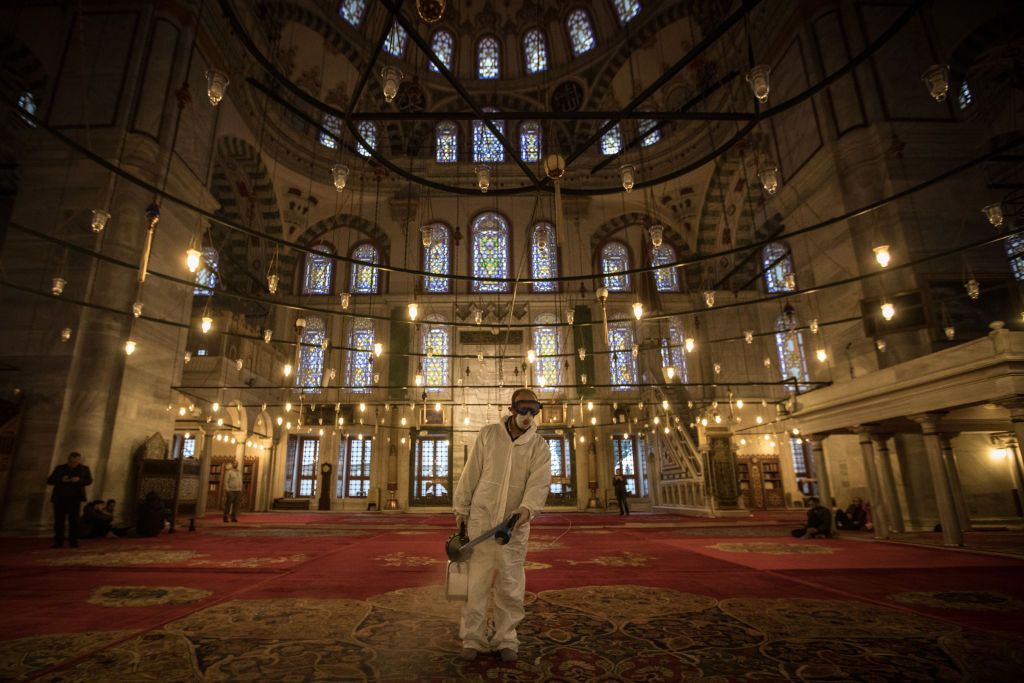Masjid Fatih di Turki yang kosong karena Corona