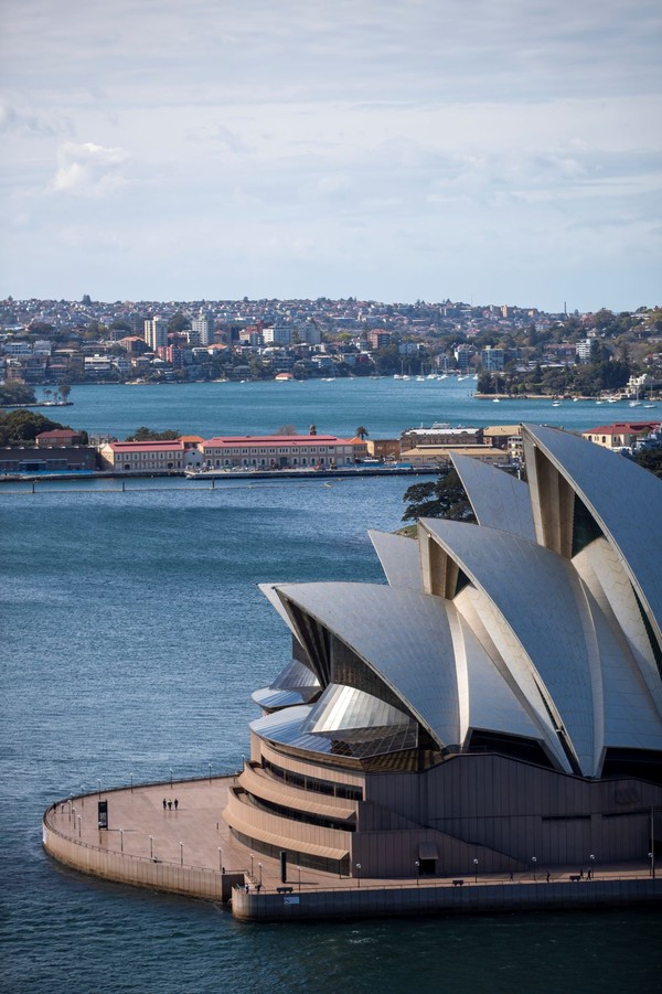 Ikonnya Australia, Sydney Opera House juga menawarkan tur visual 360 derajat, dimana wisatawan dapat menjelajahi situs ikonik itu sekaligus menyelami sejarah, arsitektur gedung, dan pertunjukan andalannya. Ikonnya Australia, Sydney Opera House juga menawarkan tur visual 360 derajat, dimana wisatawan dapat menjelajahi situs ikonik itu sekaligus menyelami sejarah, arsitektur gedung, dan pertunjukan andalannya.