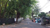 Taman Seno, salah satu taman hutan di kawasan Tebet yang biasanya ramai dikunjungi warga terutama di hari libur kini tampak sepi. Tak terlihat warga yang melakukan aktivitas. Foto diambil pada 10 April