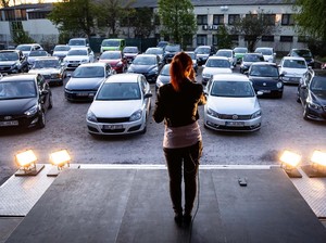 Nonton Konser dari Mobil Jadi Tren, Sama Asyik dengan Musik Live?