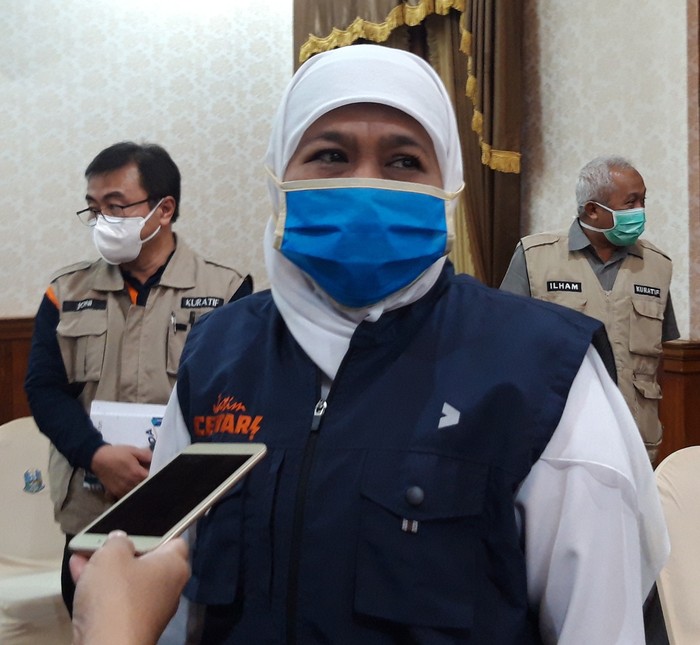 Gubernur Jawa Timur Khofifah jumpa pers di grahadi
