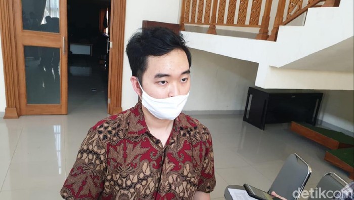 Anak muda berbagi semangat di Kepatihan, Yogyakarta, Rabu (22/4/2020).