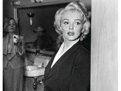 Aneka Foto Ini Dipercaya Jadi Bukti Perjalanan Waktu