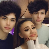 Remaja yang berasal dari California itu mulai menonton sejumlah video di YouTube untuk mempelajari dan meniru penampilan rambut hingga makeup Ariana Grande. Sang remaja mencatat kemiripan dan sebuah fakta bahwa keduanya memiliki kebangsaan Italia dan Amerika terdengar lebih menyeramkan. (Foto: Instagram/@paigeniemann)