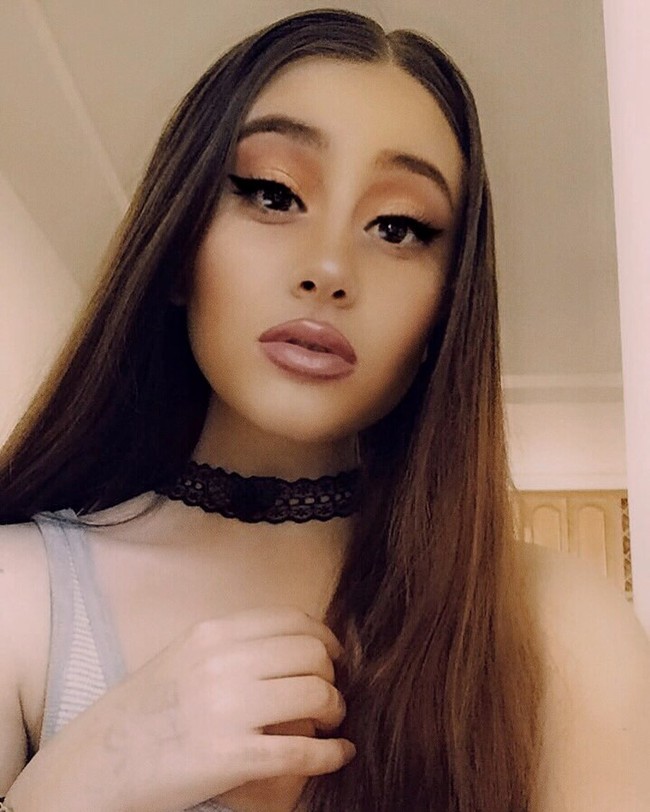 Punya wajah yang mirip Ariana, remaja 15 tahun ini pun tanar di jagat maya. Di Instagram, ia memiliki 600 ribuan pengikut. Pengikut di akun TikTok Paige bahkan menyentuh angka 2 jutaan. Tak heran bila ia mendapat status bintang TikTok. (Foto: Instagram/@paigeniemann)