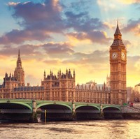 Inggris mendapat skor EPI tinggi karena kebijakan pemerintah yang melarang penggunaan plastik sekali pakai. Pada 2018, Ratu Elizabeth II melarang pemakaian botol dan sedotan plastik sekali pakai sekaligus mengampanyekan wadah makan yang cepat terurai. Restoran dan supermarket juga memakai pembungkus dari kertas daur ulang. Mereka juga berusaha mengurangi pemakaian kendaraan berbahan bakar bensin dan mempromosikan mobil serta motor listrik. Foto: Istock