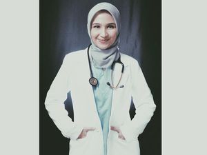 Profil Sarah Shahab, Artis yang Jadi Dokter Lawan Corona