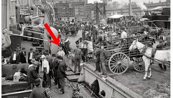 Pria dengan potongan rambut mohawk di tahun 1905 yang dipercaya juga sebagai bukti adanya time traveler (Foto: via Ranker)