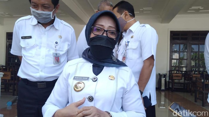 Bupati Jombang Mundjidah Wahab