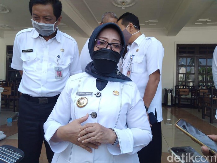 Bupati Jombang Mundjidah Wahab