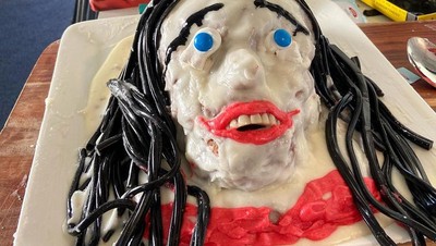 Belajar Bikin Kue di Rumah, Ini 10 Kue Netizen yang Gagal dan Kocak