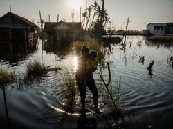 Penampakan Bumi yang Tengah Berjibaku Menghadapi Krisis