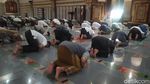 Salat Tarawih di Cianjur Terapkan Physical Distancing