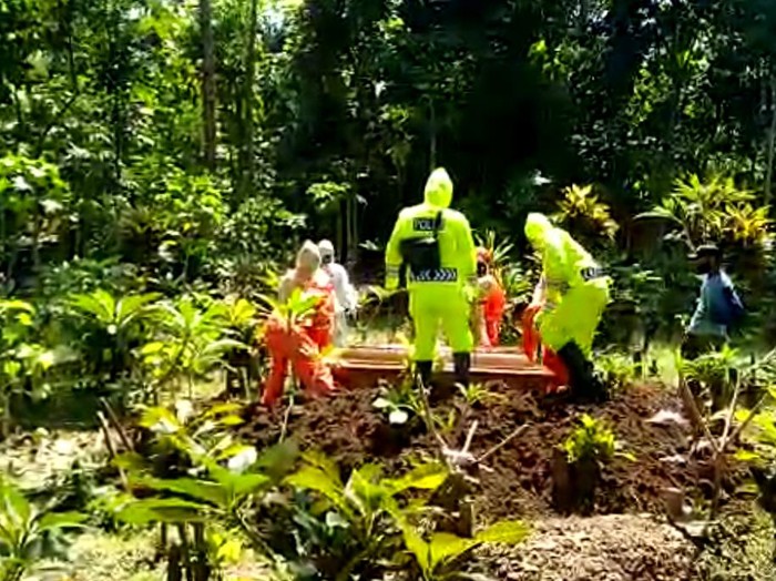 Pemakaman W, PDP Corona di Kabupaten Pekalongan, Kamis (23/4/2020).