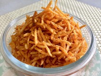 3 Resep Lauk Kering Topping Ketupat yang Renyah Pedas