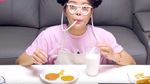 Rilis Lagu Baru, Ini 10 Potret Solar MAMAMOO yang Doyan Makan