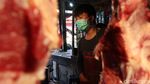Penjualan Daging Ayam dan Sapi Masih Eksis