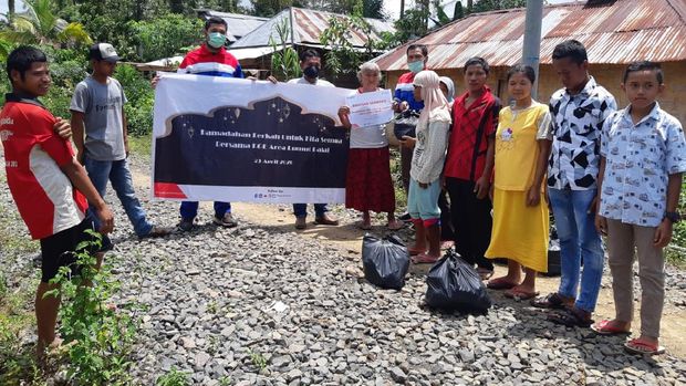 Pertamina Beri Bantuan Sembako Untuk Masyarakat Lumut Balai