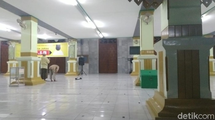 suasana lengang 2 masjid agung di semarang saat tarawih pertama, ramadhan 2020