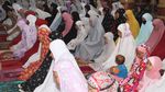 Salat Tarawih Pertama di Aceh Tanpa Pyshical Distancing
