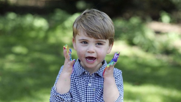Foto Terbaru Pangeran Louis di Ulang Tahun Ke-2, Bikin Gemas!
