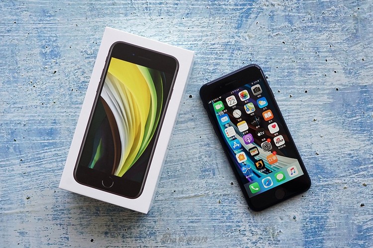 iPhone SE iPhone SE