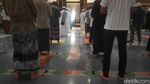 Salat Tarawih di Cianjur Terapkan Physical Distancing