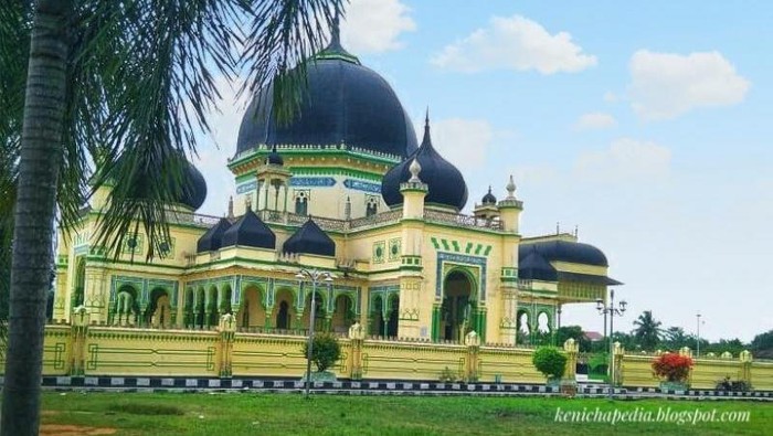 Masjid Azizi di Langkat, Sumut