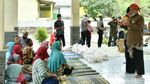 Pandemi Corona, Pedagang di Obwis Kebumen Dapat Sembako