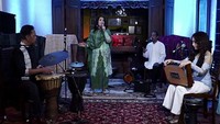 Melalui Direktorat Jenderal Kebudayaan Kementerian Pendidikan dan Kebudayaan yang bekerjasama dengan sejumlah pekerja seni dan budaya melakukan pertunjukan melalui sistem daring.  Foto: dok. Kemendikbud