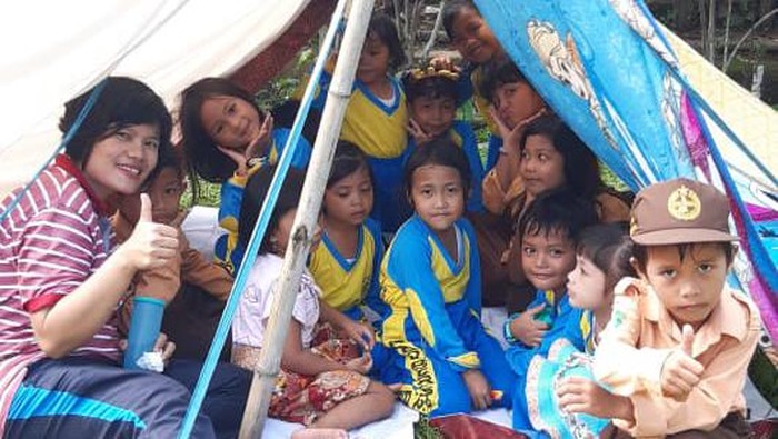 Kisah Guru di Balikpapan, Berkeliling Rumah Murid Untuk Antar Soal Ulangan.
