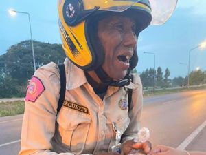 Kisah Sedih Pria Tua di-PHK, Mudik Naik Sepeda, Uang Buat Makan Pun Tak Ada