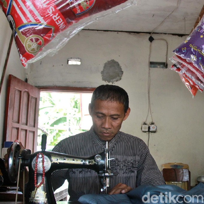 Meski pendapatan menurun, kaum disabilitas di Kota Kediri tak putus asa. Mereka mencari cara untuk bertahan dengan kemampuan yang dimilikinya.