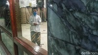 Beberapa jamaah pun tetap menggunakan masker.  
