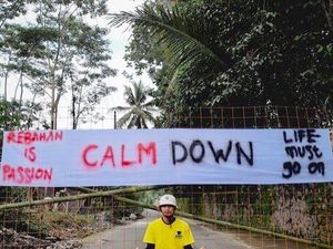 Bikin Ngakak, Rupa-rupa Spanduk Lockdown Khas Indonesia: Lauk Daun sampai Download