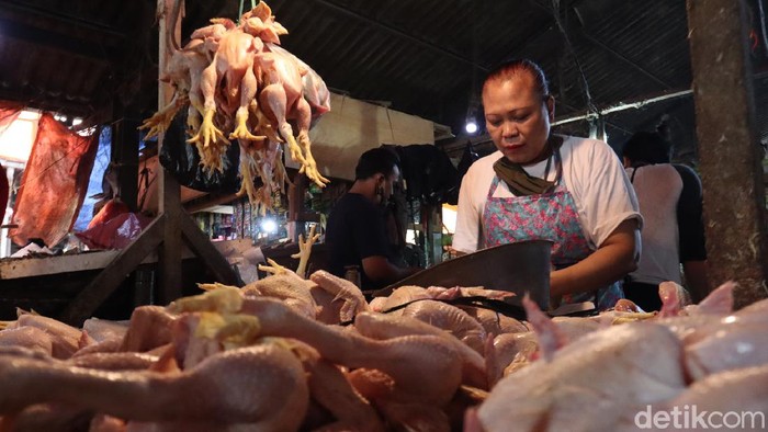 Pedagang Ayam di Pasar Ciwastra Bandung