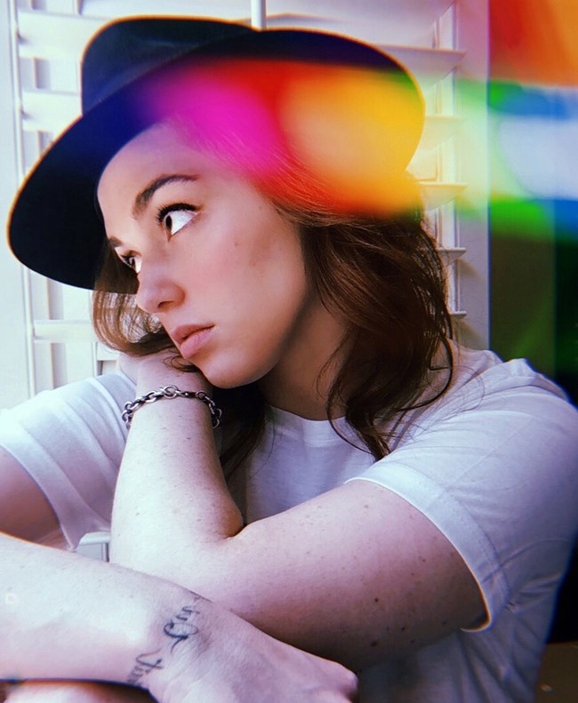 Bekerja di tengah pandemi Corona, Jennifer merasakan sendiri perubahan yang terjadi di rumah sakit. Ia dan rekan-rekan pun harus mengikuti protokol yang berubah dan melihat kecemasan para pasien COVID-19. Orang-orang pun mulai takut datang ke rumah sakit. Foto: Instagram @jenniferstone