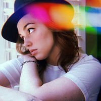 Bekerja di tengah pandemi Corona, Jennifer merasakan sendiri perubahan yang terjadi di rumah sakit. Ia dan rekan-rekan pun harus mengikuti protokol yang berubah dan melihat kecemasan para pasien COVID-19. Orang-orang pun mulai takut datang ke rumah sakit. Foto: Instagram @jenniferstone